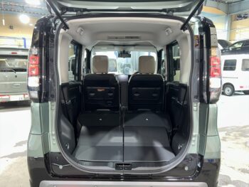 デリカミニ T プレミアム デリマルパッケージ ターボ 未使用車　4WD