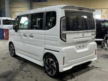 スペーシアカスタム ハイブリッド　XS　全方位モニター付純正9インチTV　スズキコネクト　未使用車　4WD