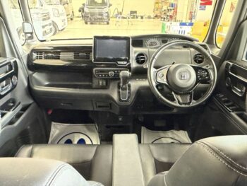 N-BOXカスタム L　ターボ　ナビ・TV・バックカメラ　後期型　4WD