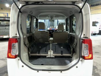 タント X　ターボ　4WD