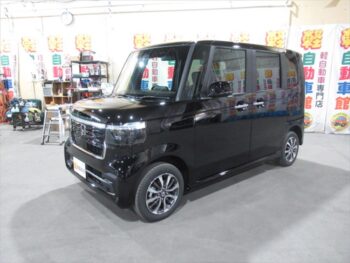 N-BOXカスタム 未使用車 4WD