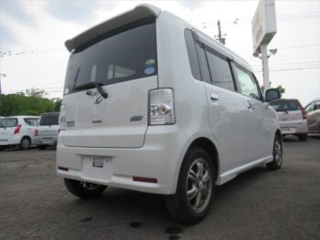 ピクシススペースカスタム X　4WD
