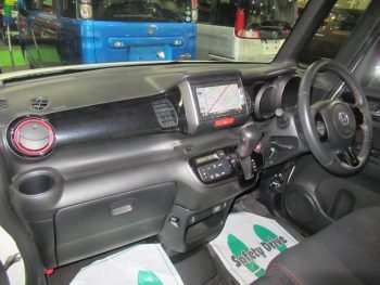 N-BOXカスタム Ｇ　Lパッケージ　4WD