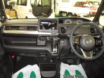 N-BOXカスタム 特別仕様車　L　ターボ　スタイル+ブラック　未使用車　4WD