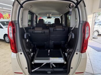 N-BOX L・スロープコーディネートスタイル　純正ディスプレイオーディオ・TV・バックカメラ　福祉車両車いす仕様スローパー　４WD