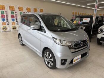 デイズ ハイウェイスターG　純正ナビ・TV　4WD