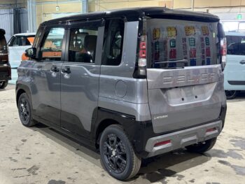 デリカミニ T ターボ プレミアム 現行型 未使用車 4WD