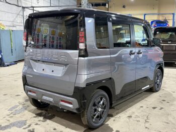 デリカミニ T ターボ プレミアム 現行型 未使用車 4WD