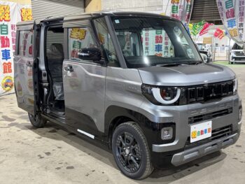 デリカミニ T ターボ プレミアム 現行型 未使用車 4WD