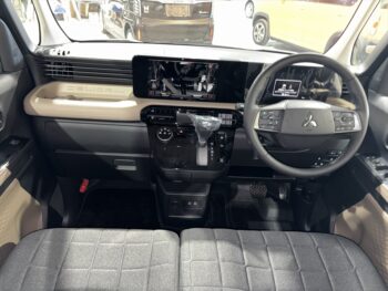 デリカミニ T ターボ プレミアム 現行型 未使用車 4WD