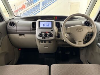 タント L　ナビ・ＴＶ　バックカメラ　4WD