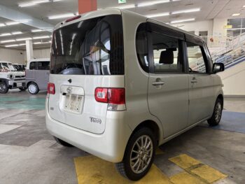 タント L　ナビ・ＴＶ　バックカメラ　4WD