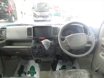 スクラムバン BUSTER 未使用車 4WD