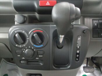 スクラムバン BUSTER 未使用車 4WD