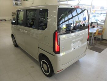 N-BOX ファッションスタイル 未使用車 4WD