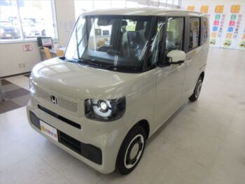 N-BOX ファッションスタイル 未使用車 4WD