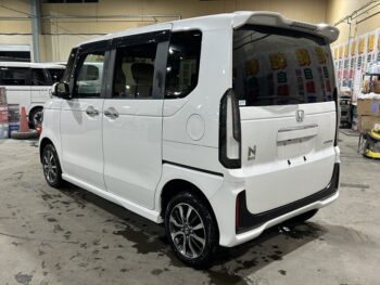N-BOXカスタム ベースグレード　4WD