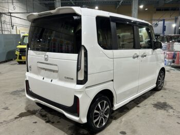 N-BOXカスタム ベースグレード　4WD