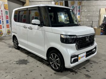 N-BOXカスタム ベースグレード　4WD