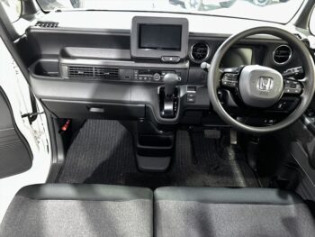 N-BOXカスタム ベースグレード　4WD