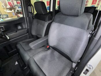 N-BOXカスタム ベースグレード　4WD