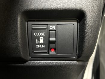 N-BOXカスタム ベースグレード　4WD