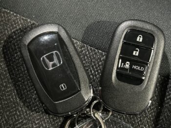 N-BOXカスタム ベースグレード　4WD