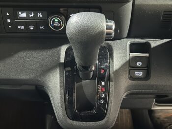 N-BOXカスタム ベースグレード　4WD