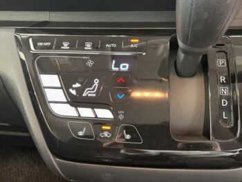 eKクロススペース G　純正ナビ　４WD
