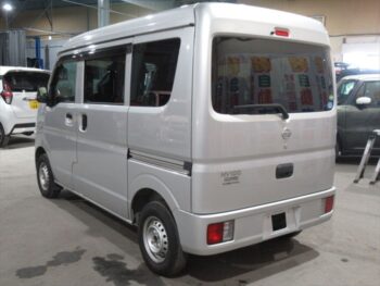 NV100クリッパーバン DX 4WD