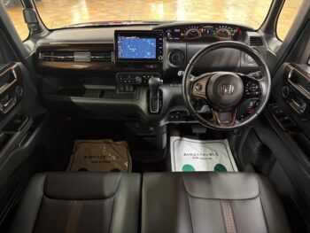 N-BOXカスタム Ｌ・ターボ コーディネートスタイル　純正ナビ　ＴＶ　4WD