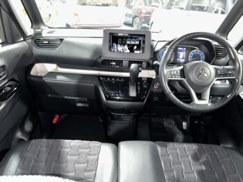 デリカミニ Tプレミアム　ターボ　4WD