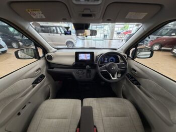 eKワゴン Ｍ　純正ナビ・ＴＶ・バックカメラ 4WD