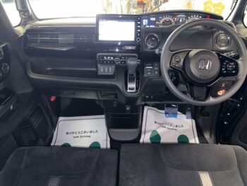 N-BOXカスタム Ｌ　ホンダセンシング　純正８インチナビ・ＴＶ　後期型 4WD
