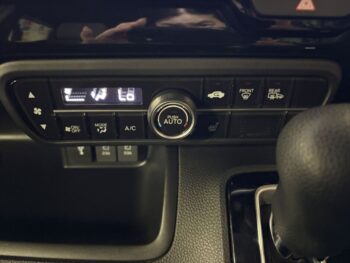 N-BOXカスタム Ｌ　ホンダセンシング　純正８インチナビ・ＴＶ　後期型 4WD