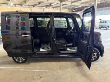 N-BOXカスタム Ｌ　ホンダセンシング　純正８インチナビ・ＴＶ　後期型 4WD
