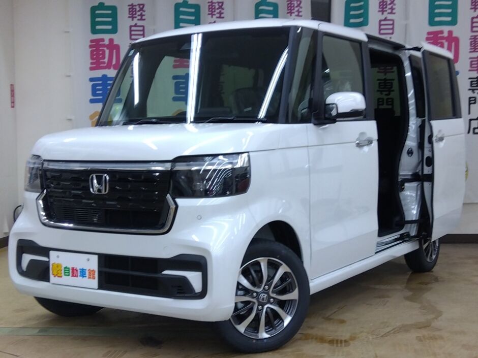 N-BOXカスタム 未使用車 4WD