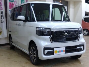N-BOXカスタム 未使用車 4WD