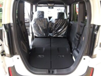 N-BOXカスタム 未使用車 4WD