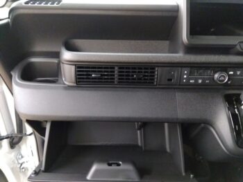 N-BOXカスタム 未使用車 4WD