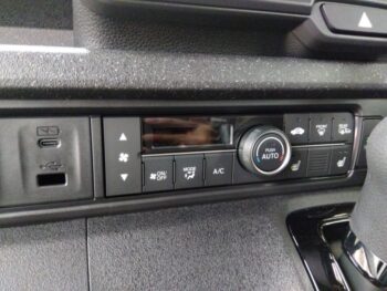 N-BOXカスタム 未使用車 4WD