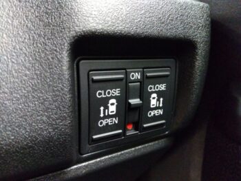 N-BOXカスタム 未使用車 4WD