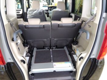 N-BOX G・Lターボ ホンダセンシング 福祉車両 車いす仕様 スローパー 4WD