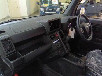 タフト X IDLEレス 未使用車 4WD