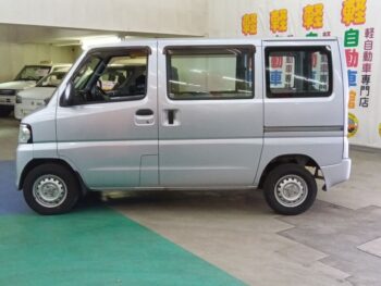 NV100クリッパーバン DX　4WD