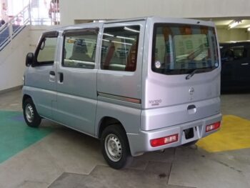 NV100クリッパーバン DX　4WD
