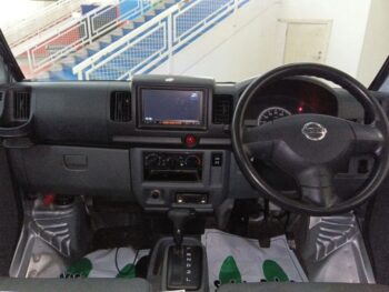 NV100クリッパーバン DX　4WD