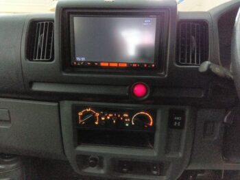 NV100クリッパーバン DX　4WD
