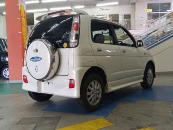 テリオスキッド カスタムL　4WD