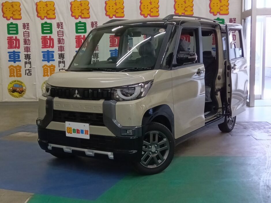 デリカミニ T プレミアム 未使用車 ターボ　4 WD
